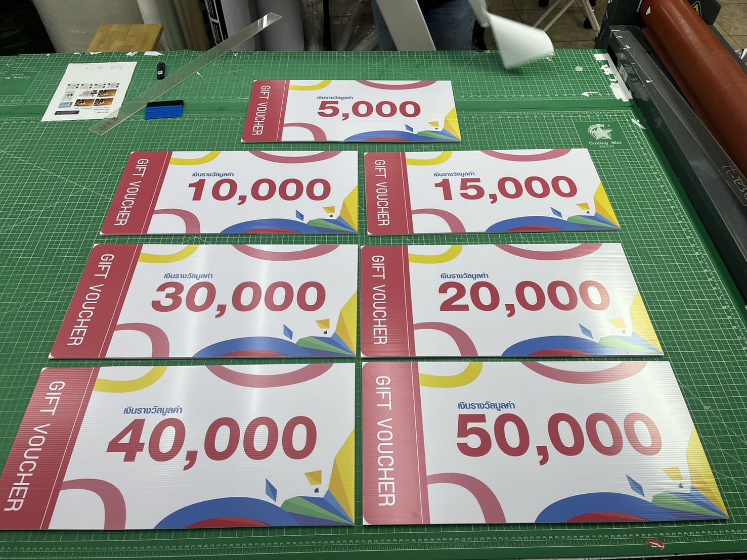 รับพิมพ์สติ๊กเกอร์ติดฟิวเจอร์บอร์ด