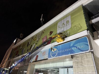 ปริ้นสติกเกอร์ติดกระจกอาคารสูง