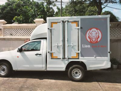 พิมพ์สติ๊กเกอร์ติดรถตู้ทึบ รัชดา