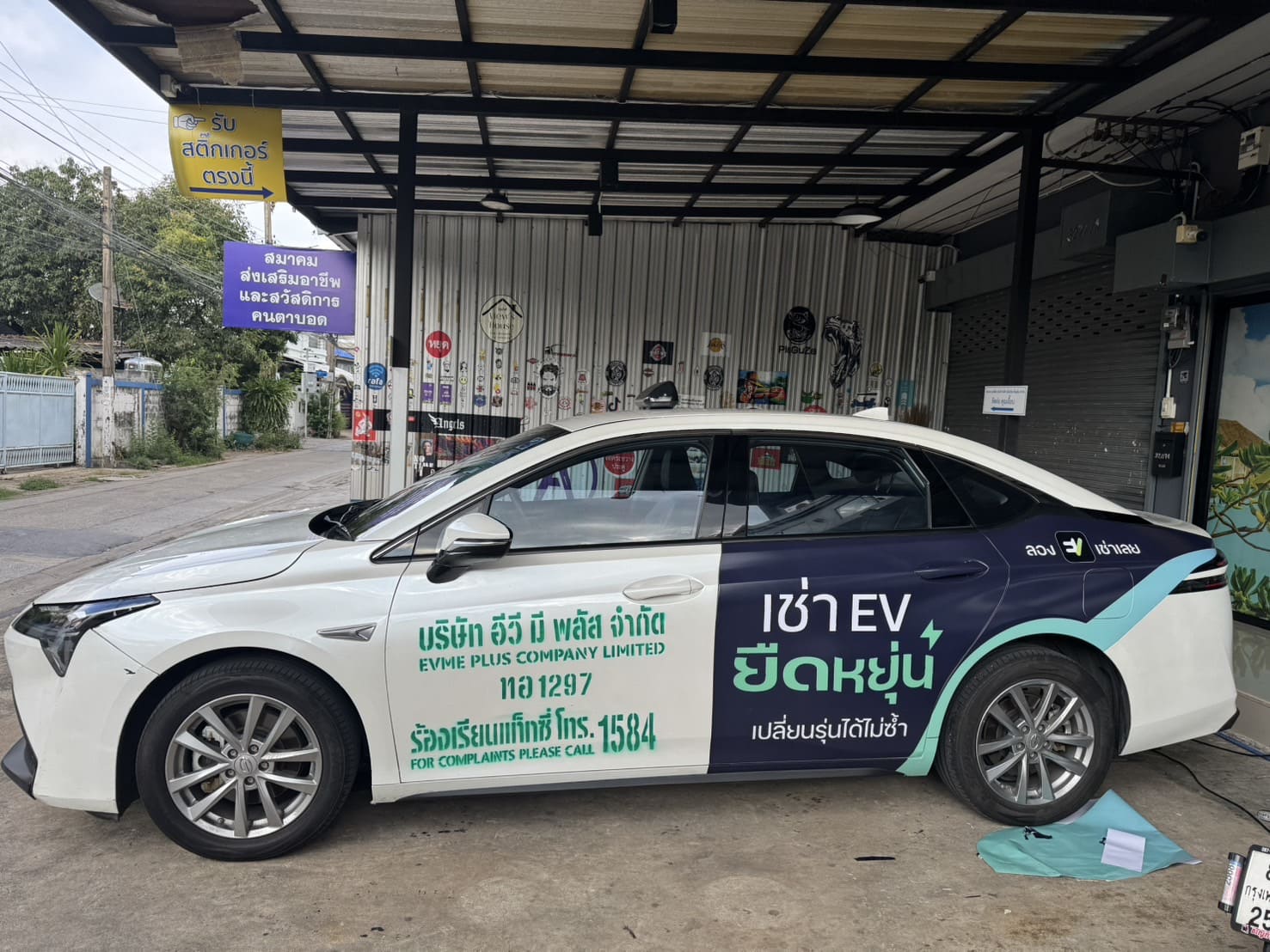 สติ๊กเกอร์ตัวอักษรติดรถบริษัท